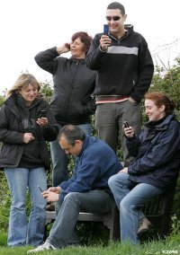 Phone users on Bench - Photo From the Daily Mail