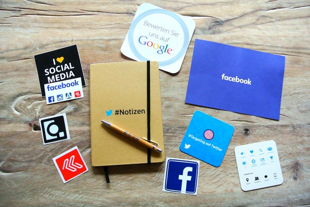 Notizen notebook with social media icons